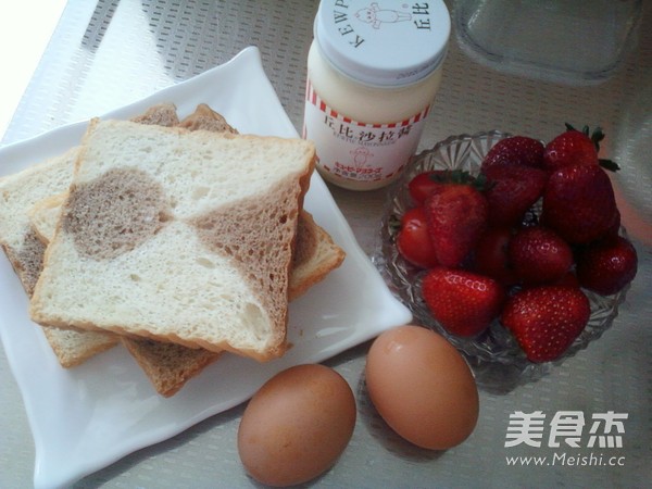 Strawberry Egg Sandwich recipe