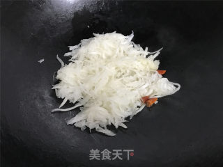 Spicy Stir-fried Shredded Carrot recipe