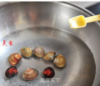 A Bowl of Warm Nourishing and Nourishing Soup in Winter-pk Hotel's Delicious Sea Cucumber Soup recipe