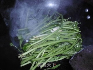 Vegetarian Stir-fried Water Spinach recipe