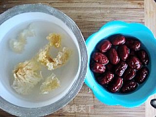 Papaya, Red Dates and Tremella Soup recipe