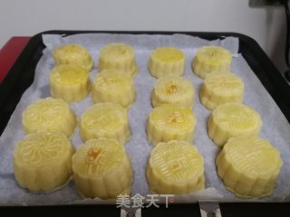 Traditional Moon Cakes (without Inverted Syrup and Liquid Soap) recipe