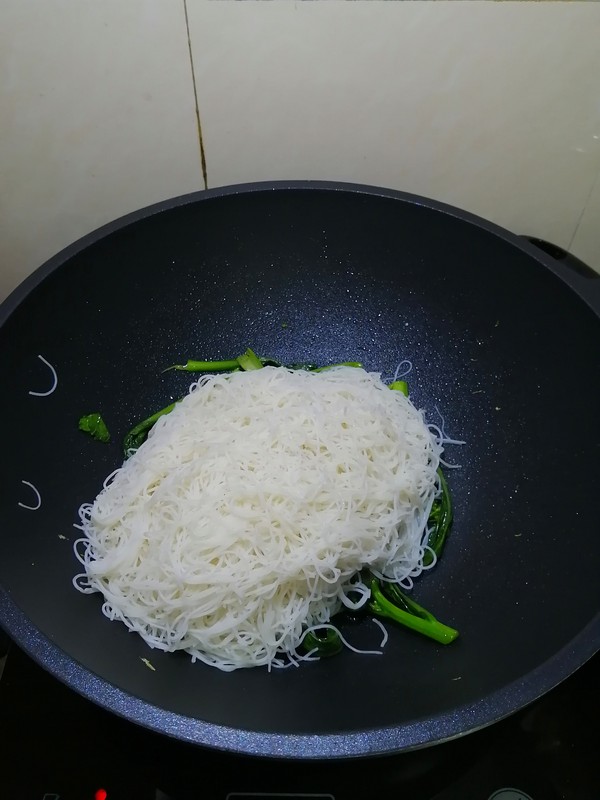 Simple and Delicious~~ Choy Sum Stir-fried Rice Noodles recipe