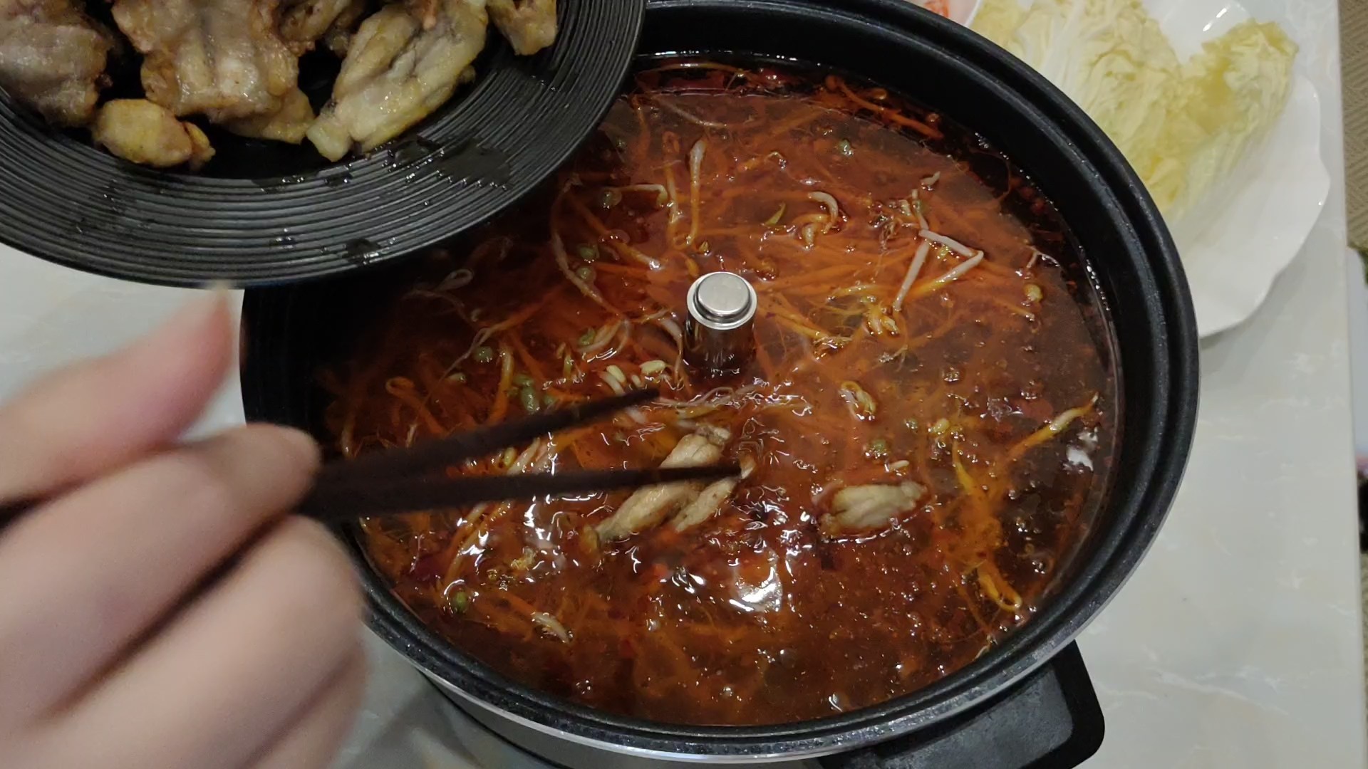 Spicy and Spicy Bullfrog Hot Pot recipe