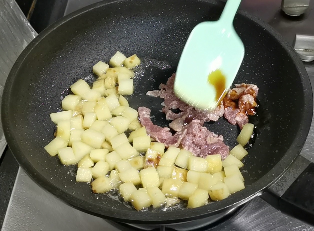 Stir-fried Beef with Potatoes recipe