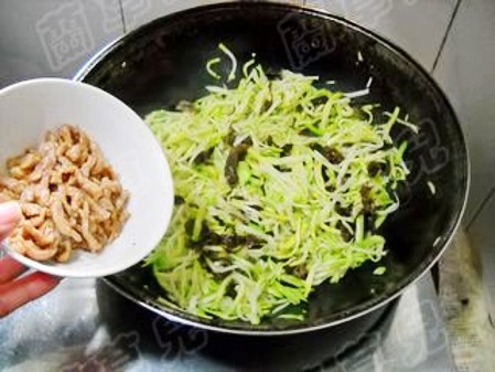 Shredded Pork with Fresh Mustard and Fungus recipe