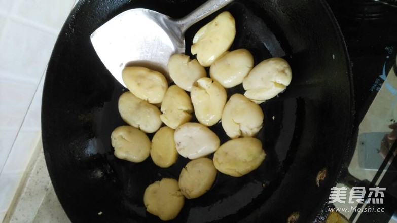 Pan-fried Baby Potatoes recipe