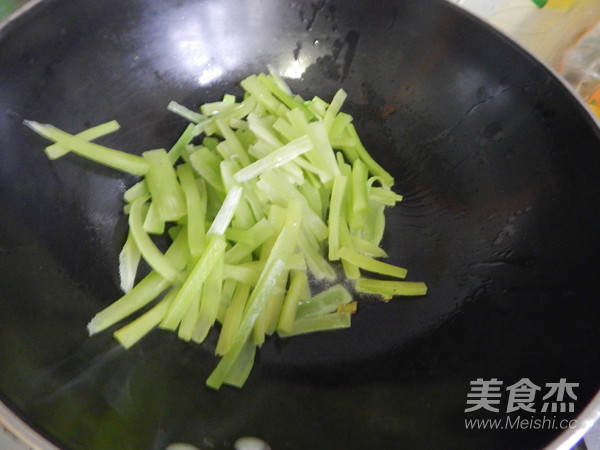 Stir-fried Bean Curd with Lettuce recipe