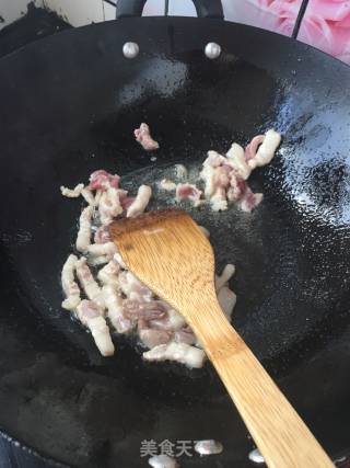 Stir-fried Pork with Leek Moss recipe