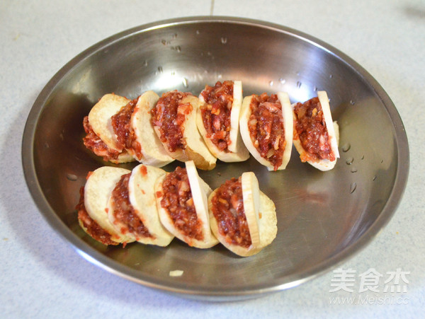 Convenient and Delicious Counter Noodle Dish-pan-fried Pleurotus Eryngii Stuffed with Meat recipe