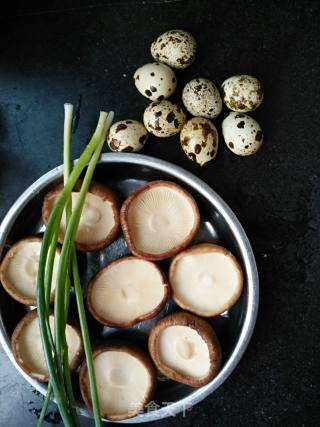 Steamed Shiitake Mushrooms with Quail Eggs recipe