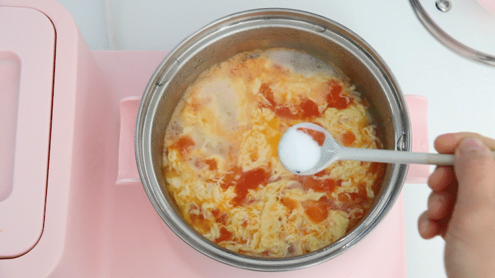 Tomato and Egg Soup + Pan-fried Pork Bun + Fried Sausage recipe