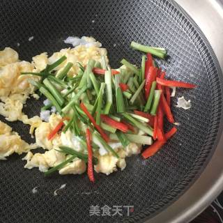 Fried Goose Eggs with Leek Stem recipe