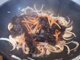 #快手素菜#carrots and Fungus Fried with Onions recipe