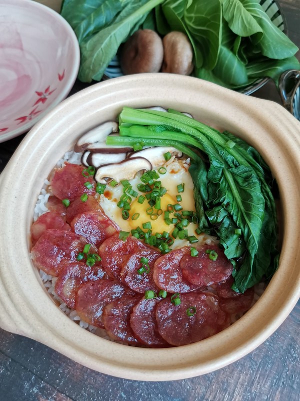 There are Meat, Eggs and Vegetables~ Super Delicious Claypot Rice recipe