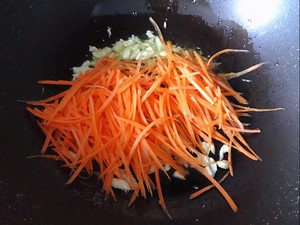 Stir-fried Spinach and Carrot Shreds recipe