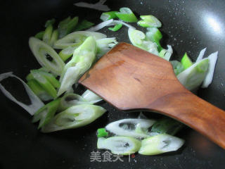 Stir-fried Rice Noodles with Beef and Green Onion recipe