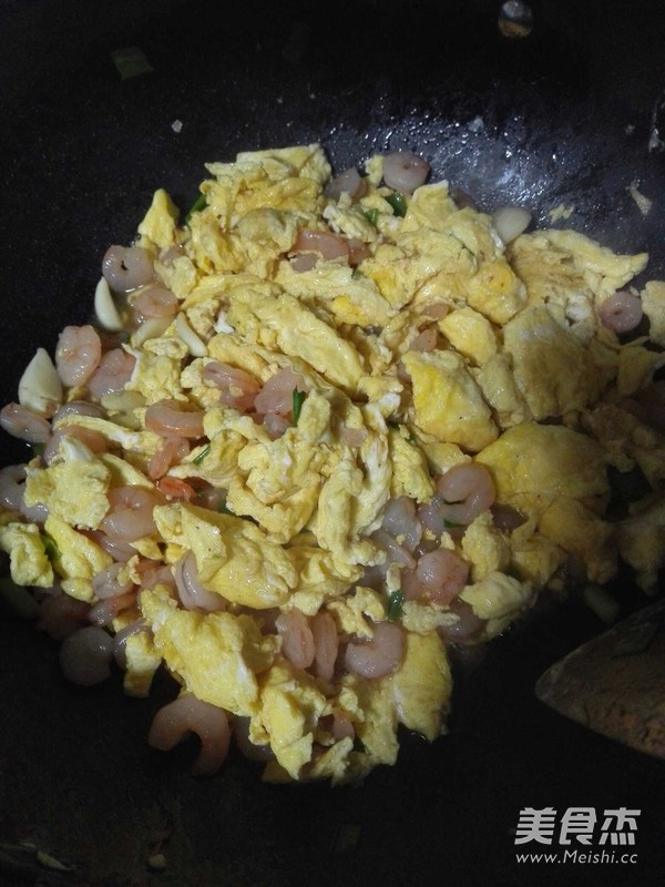 Scrambled Eggs with Shrimp recipe