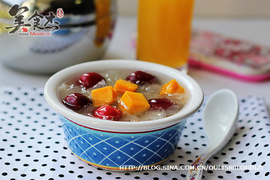 Tremella and Saponin Fruit Soup recipe