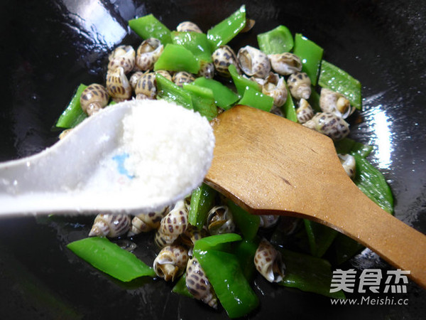 Stir-fried Snails with Hot Pepper recipe