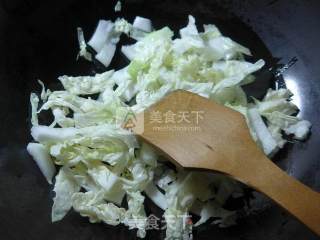 Rippled Noodles with Tomato and Cabbage recipe