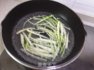 Fried Shredded Pork with Spring Bamboo Shoots and Watercress recipe