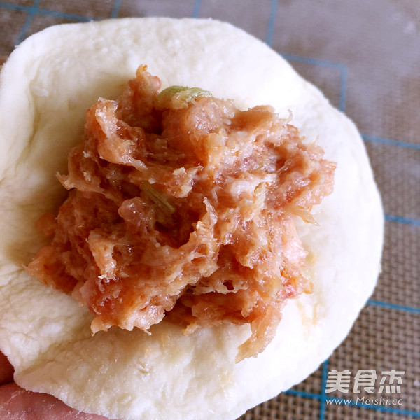 Fresh Meat and Spring Onion Buns recipe