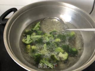 Broccoli and Egg Salad recipe