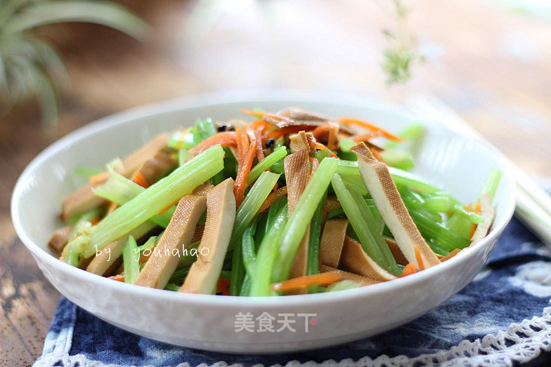 Pepper Oil Fragrant Dried Celery recipe