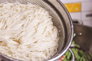 Braised Noodles with Seafood and Beans recipe