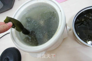 Seaweed Tofu Pork Bone Soup recipe