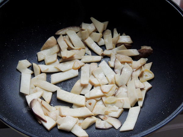 Fried Snow Peas with Pleurotus Eryngii recipe