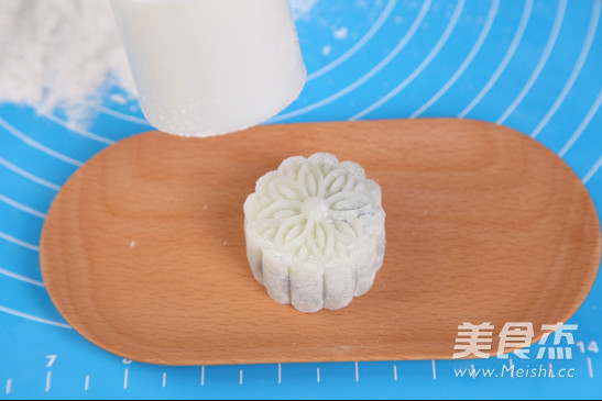 Colorful Printed Snowy Mooncakes recipe