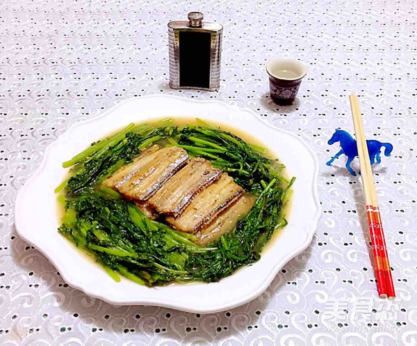 Saury Stew with Chrysanthemum recipe