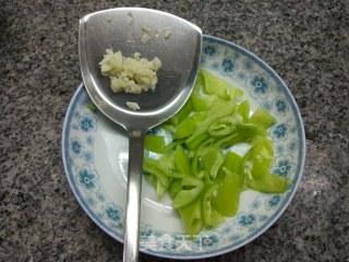 Northeast Wild Mountain Delicacy ~ Stir-fried Pork with Old Shoot recipe