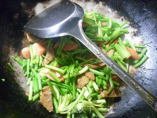 Stir-fried Celery with Ham and Beef Tendon Balls recipe