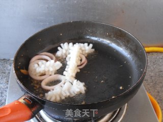 Stir-fried Leek with Cuttlefish Flower recipe