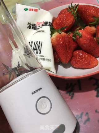 Strawberry Milkshake recipe