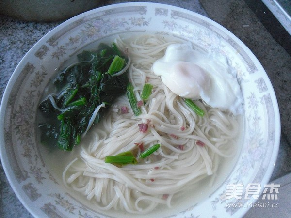 Hot Noodle Soup with Spinach and Ham recipe