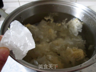 Appetizing and Nourishing Lungs with White Fungus and Sydney Red Fruit Soup recipe