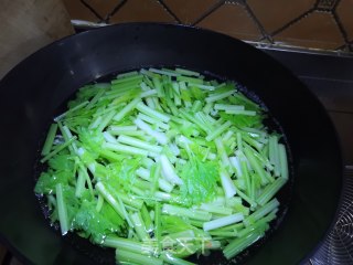 Tea Tree Mushroom Mixed with Celery recipe