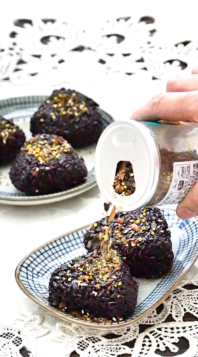 Japanese Seto Style Black Rice Ball recipe