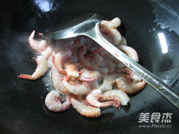 Fried Sea Prawns with White Jade Mushroom recipe