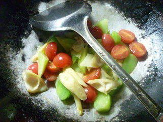 Stir-fried Lettuce with Cherry Tomatoes recipe