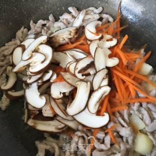 Fried Noodles with Shredded Pork recipe