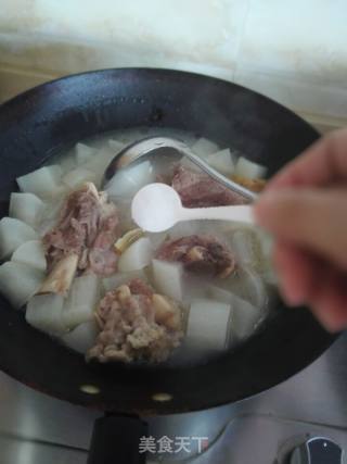 Only When It's Boiled Can It be Nutritious-radish Bone Soup recipe