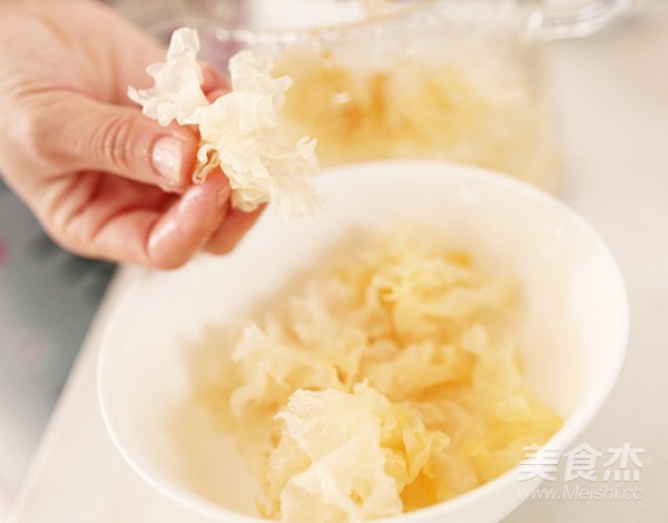 Nourishing Lungs and White Fungus Pumpkin Soup recipe