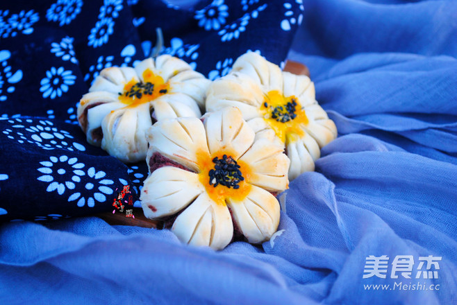 Bean Paste Sunflower Cake recipe