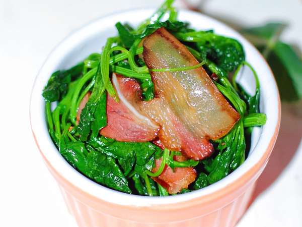 Stir-fried Bacon with Grey Vegetables recipe