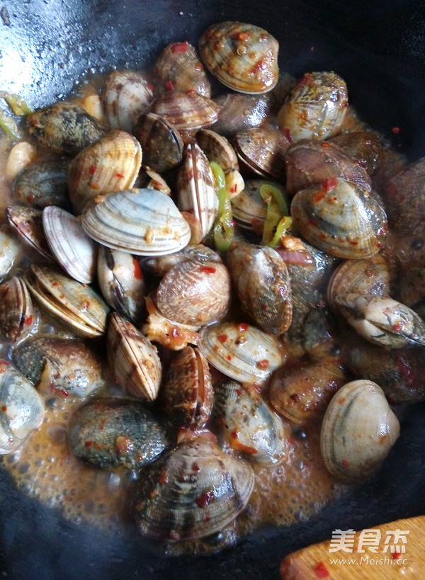 Spicy Stir-fried Clam Seed recipe
